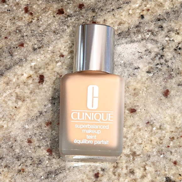 Clinique Other - Brand NEW》Clinique Superbalanced Makeup